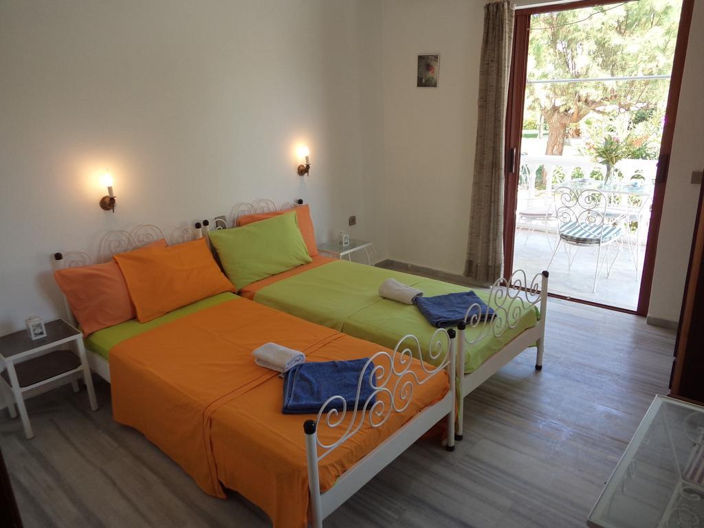 Renesis Studios Lithakia  Room photo