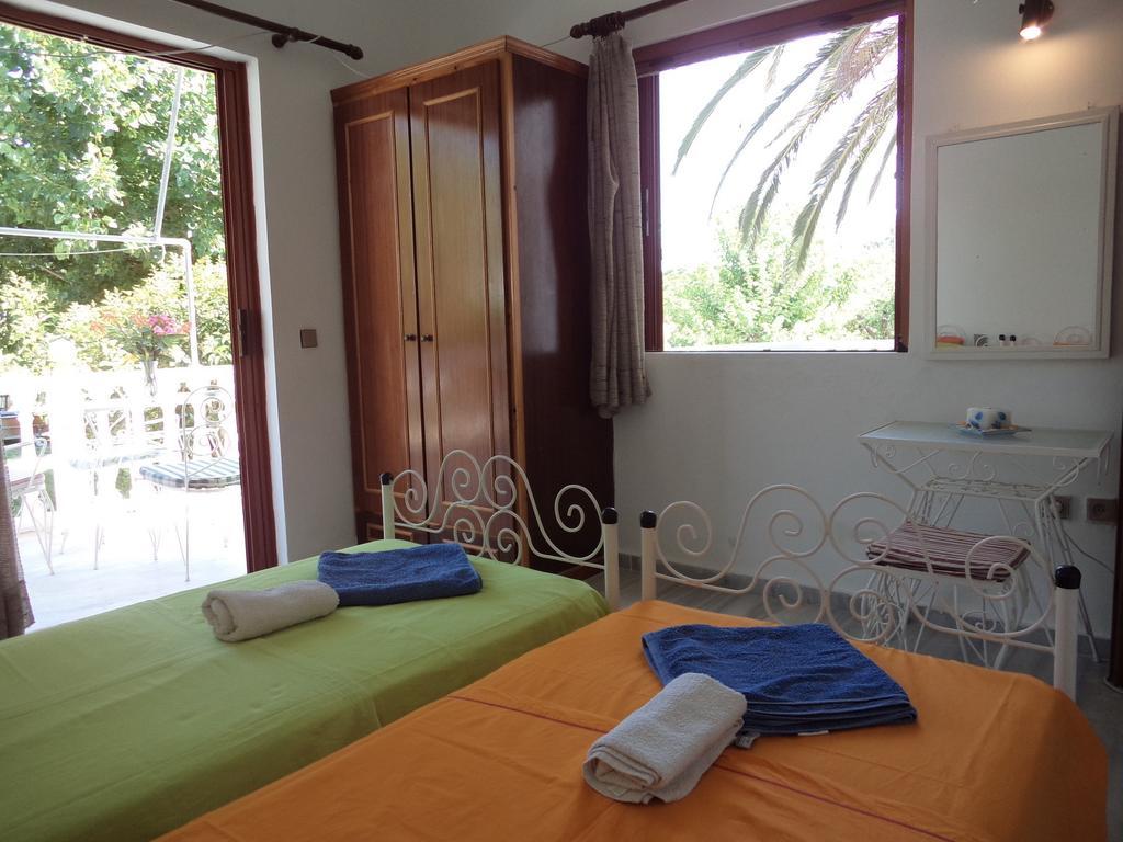 Renesis Studios Lithakia  Room photo