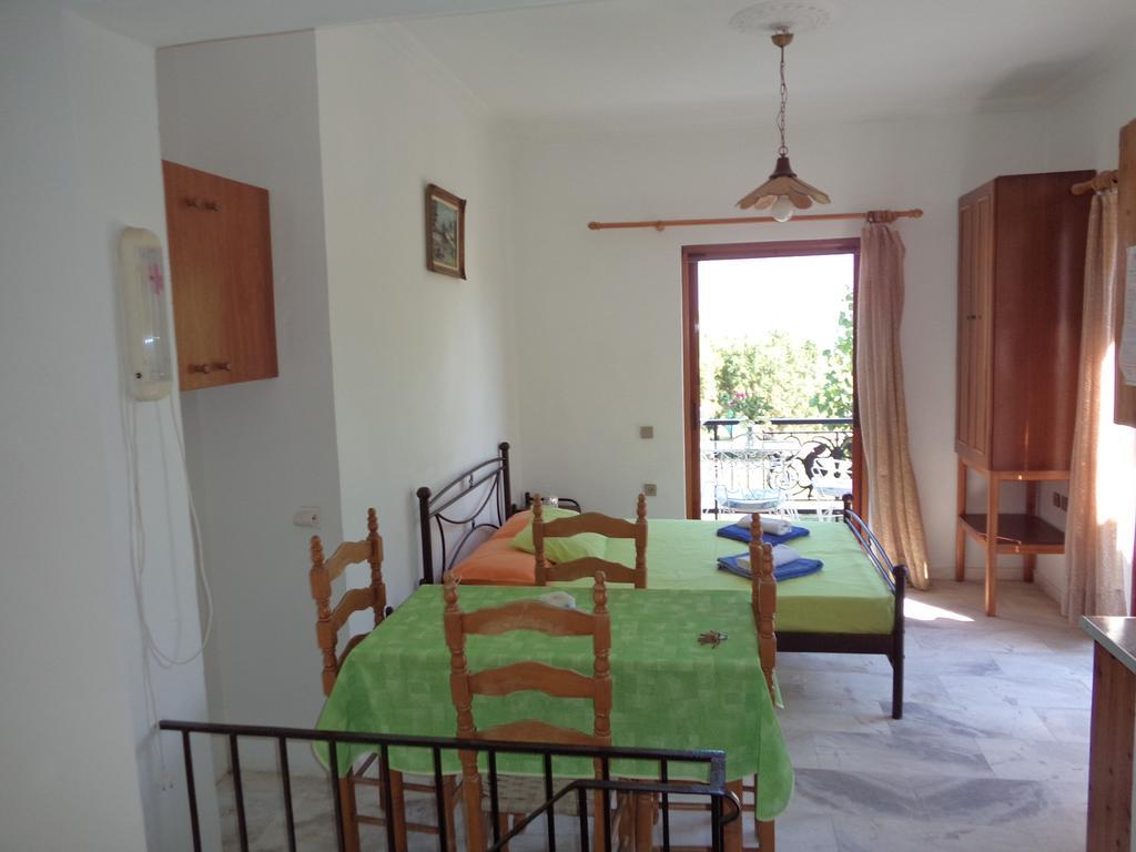 Renesis Studios Lithakia  Room photo