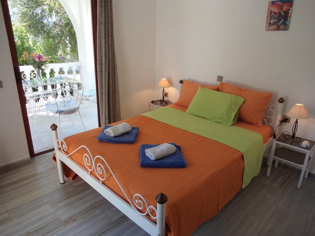 Renesis Studios Lithakia  Room photo